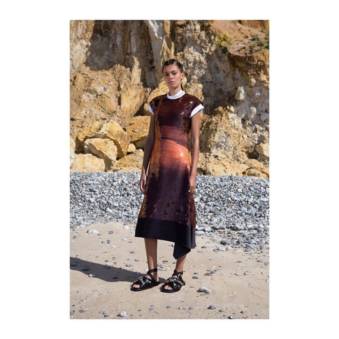 セドリック シャルリエのインスタグラム：「Asymmetrical sequin dress of our new resort 2020 collection photographed by @alfredo_ model @danilashley @nextmodelslondon #cedriccharlierofficial #cedriccharlier #resort2020 #womenswear #alfredopiola」