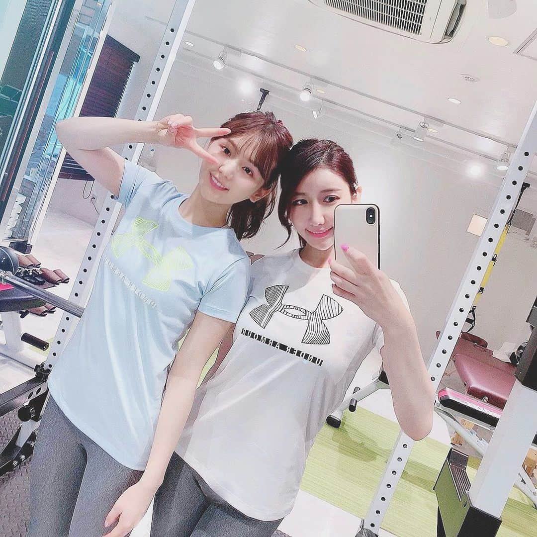 亜里沙さんのインスタグラム写真 - (亜里沙Instagram)「Work out girls🏋️‍♀️💗with @cchan_fee4  Thank u for coming to @estretch.gym ❣️ ひよんちゃんがestretch白金店にトレーニングを 受けに来てくれました。 CCHANNELで一緒にお仕事してたひよん💓 ちょくちょく会ってたのに、やっと写真が撮れた✨ こんなにキュートな見た目なのに、運動が得意で軽々とデッドリフトやってのけておりました🥺✨ under armourのレンタルウェア、お揃いで着てみたけど ヘルシーで可愛いですよネ。 ひよんのYou tubeちゃんねる、ひたすらに可愛いし美容やメイク動画とか参考になるよ✨ ・ ・ #ダイエット #筋トレ #筋トレ女子 #フィットネス #パーソナルトレーニング #ダイエット #イーストレッチ #estretch白金台 #healthylife #workout #diet #fitness #gym #training」8月22日 20時59分 - alisa_0302