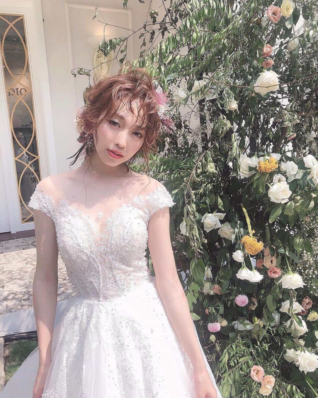 白岩まちこさんのインスタグラム写真 - (白岩まちこInstagram)「≫≫👰🏼...𝐛𝐫𝐢𝐝𝐚𝐥 𝐡𝐚𝐢𝐫  ㅤㅤㅤㅤㅤㅤㅤㅤㅤㅤㅤㅤㅤ  まだまだ載せてないブライダルデータが たっくさんあるの🤦🏻‍♂️‼️ ㅤㅤㅤㅤㅤㅤㅤㅤㅤㅤㅤㅤㅤ ㅤㅤㅤㅤㅤㅤㅤㅤㅤㅤㅤㅤㅤ ショーモデルで呼んでいただいた TINA STUDIOさん、どこを撮っても映え🥀📸 ㅤㅤㅤㅤㅤㅤㅤㅤㅤㅤㅤㅤㅤ ㅤㅤㅤㅤㅤㅤㅤㅤㅤㅤㅤㅤㅤ  そして、この阿波踊りバング💃🏻も最高。ㅤㅤㅤㅤㅤㅤㅤㅤㅤㅤㅤㅤㅤ ㅤㅤㅤㅤㅤㅤㅤㅤㅤㅤㅤㅤㅤ ㅤㅤㅤㅤㅤㅤㅤㅤㅤㅤㅤㅤㅤ ㅤㅤㅤㅤㅤㅤㅤㅤㅤㅤㅤㅤㅤ ってか髭男のライブ、関西のを３公演応募したのに 全部ハズレた😭😭😭‼️ ㅤㅤㅤㅤㅤㅤㅤㅤㅤㅤㅤㅤㅤ ㅤㅤㅤㅤㅤㅤㅤㅤㅤㅤㅤㅤㅤ ㅤㅤㅤㅤㅤㅤㅤㅤㅤㅤㅤㅤㅤ ㅤㅤㅤㅤㅤㅤㅤㅤㅤㅤㅤㅤㅤ 10月、11月の楽しみなくなった。 ショックすぎて今日1日寝込んだ🤒🤒🤒え ㅤㅤㅤㅤㅤㅤㅤㅤㅤㅤㅤㅤㅤ ㅤㅤㅤㅤㅤㅤㅤㅤㅤㅤㅤㅤㅤ ㅤㅤㅤㅤㅤㅤㅤㅤㅤㅤㅤㅤㅤ ㅤㅤㅤㅤㅤㅤㅤㅤㅤㅤㅤㅤㅤ  ㅤㅤㅤㅤㅤㅤㅤㅤㅤㅤㅤㅤㅤ  #撮影#ウェディング#髭男#結婚式ヘアアレンジ #ウェディング撮影#ウェディングドレス #ヘアアレンジ#アレンジヘア#おだんごアレンジ #ヘッドドレス#シースルーバング#前髪アレンジ#前髪#涙袋#ビジョビ#ドレス#編みおろし#フェザードレス#ドライフラワー#ブライダルショー#前撮りヘア#ブライダルネイル#夏ネイル #ウェディングフォト#ウェディングヘア #プレ花嫁#フォトウェディング#結婚式 #ブライダル#白岩まちこ」8月22日 21時12分 - machichas