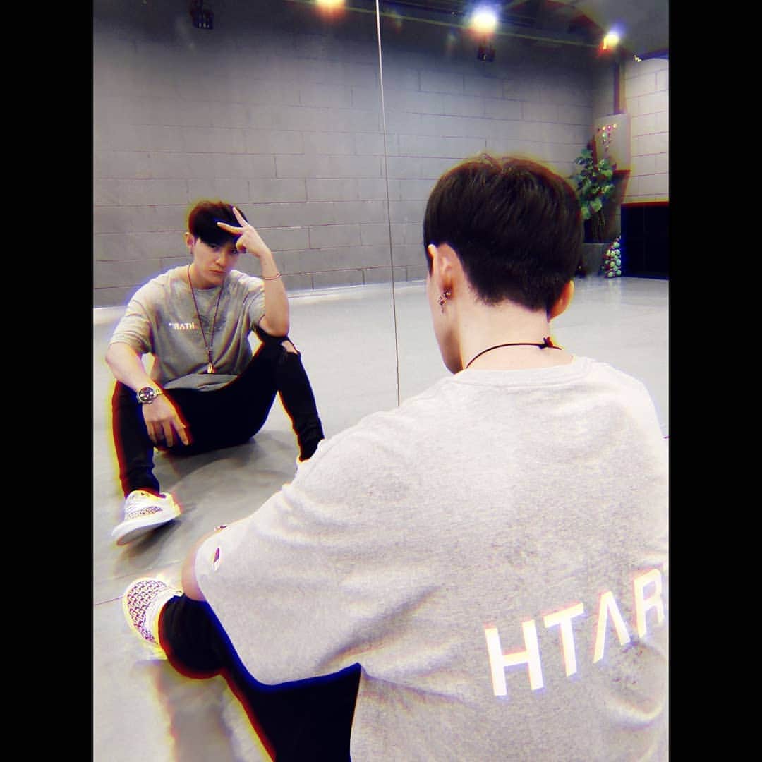 ダンソン・タンのインスタグラム：「練🕺🕺🕺🎶🎶🎶💦💦💦 - @hotheart.studio x @champion - #DT #北京生日會 #唐禹哲 #HOTHEART #HTART #SEVENDAYS」