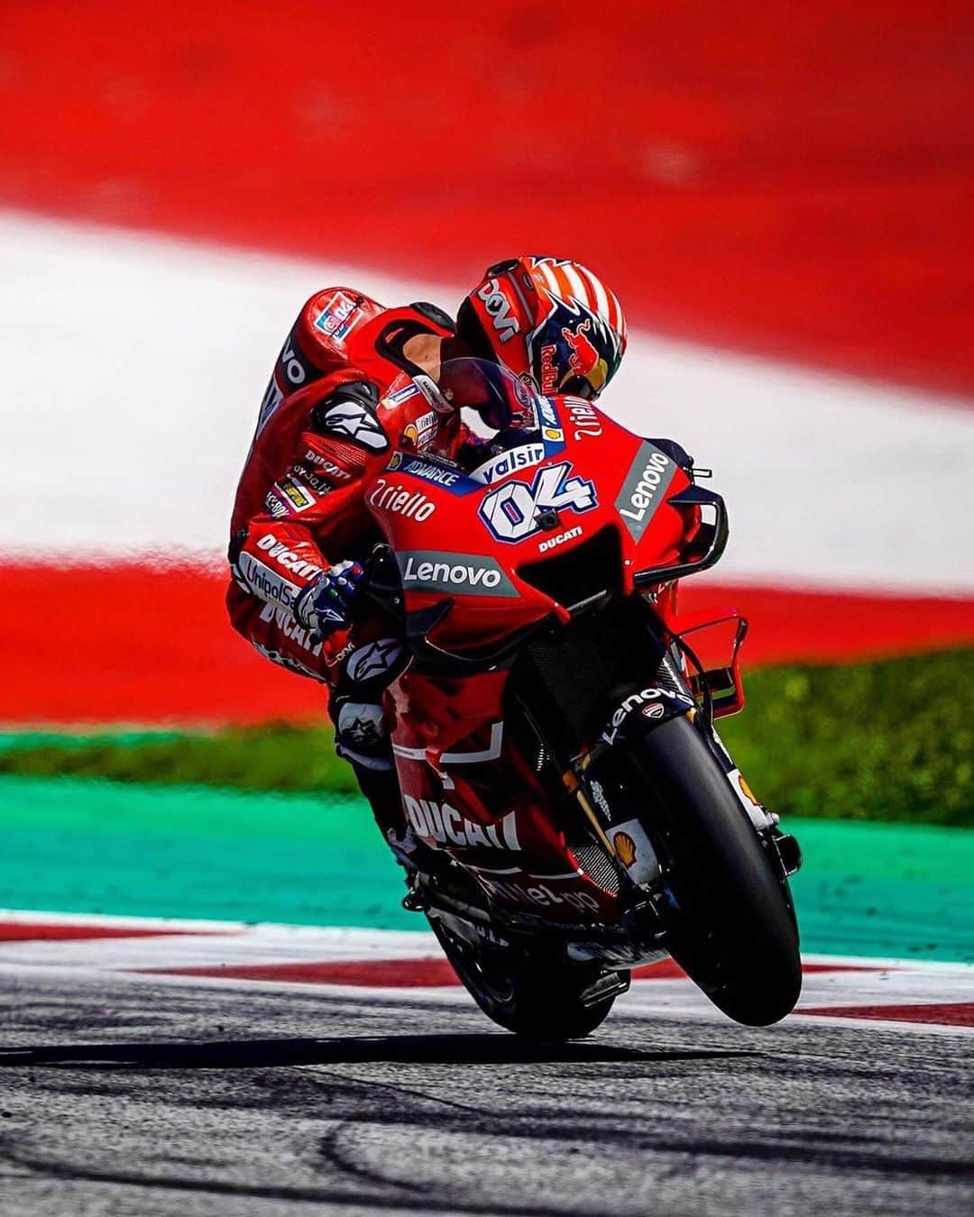 Ducati Japanさんのインスタグラム写真 - (Ducati JapanInstagram)「【#MotoGP】今週末は第12戦イギリスGP🇬🇧がシルバーストーン・サーキットで開催されます。前戦で久しぶりの勝利を挙げた#DucatiTeam。ドヴィツィオーゾ(@AndreaDovizioso) とペトルッチ(@Petrux9)、両ライダーの活躍にご期待ください！ #Ducati #ForzaDucati #ドゥカティ #パニガーレV4 #BritishGP」8月23日 8時00分 - ducatijapan