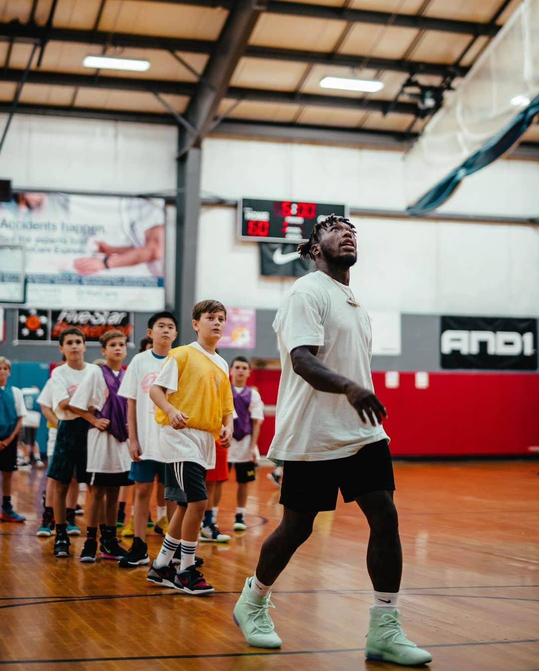 ネイト・ロビンソンさんのインスタグラム写真 - (ネイト・ロビンソンInstagram)「Another great summer & another great @brewstersportscenter basketball camp !!! Big thanks to  @israelandrxde @richesandsaint for coming and taking some beautiful pictures , appreciated y’all #holdat」8月23日 6時32分 - naterobinson