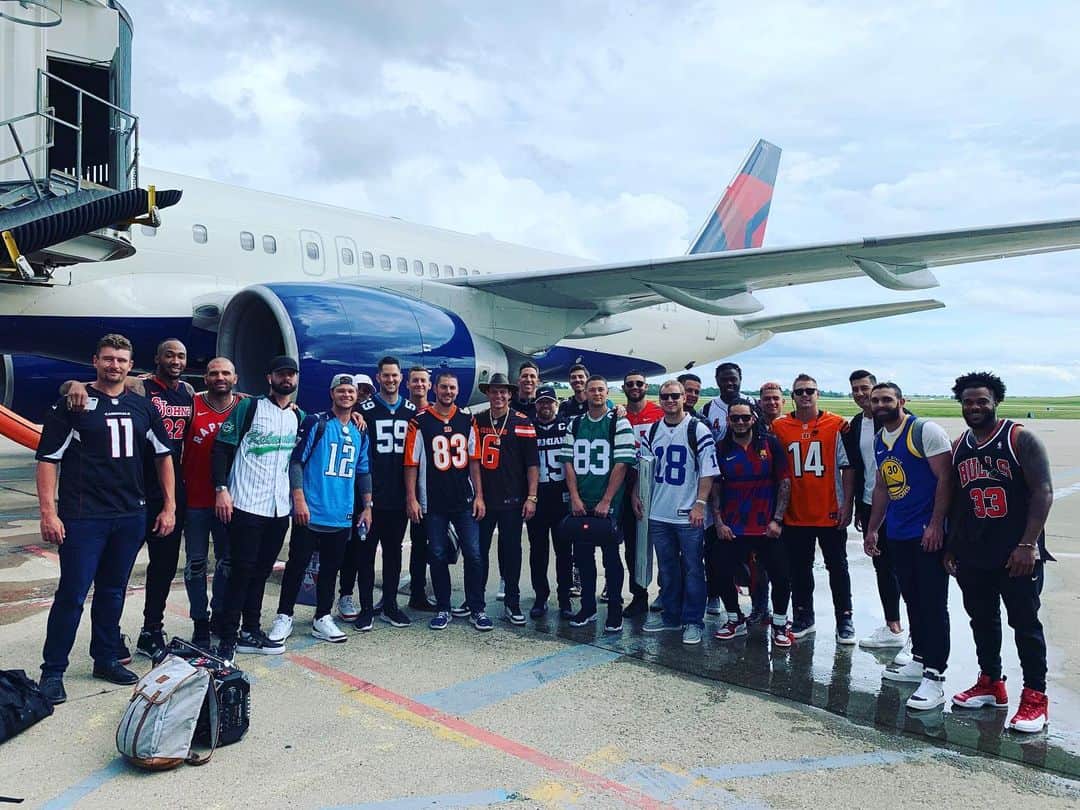 アレックス・ウッドのインスタグラム：「Jersey Flight! Fantasy football draft tonight stay tuned...」