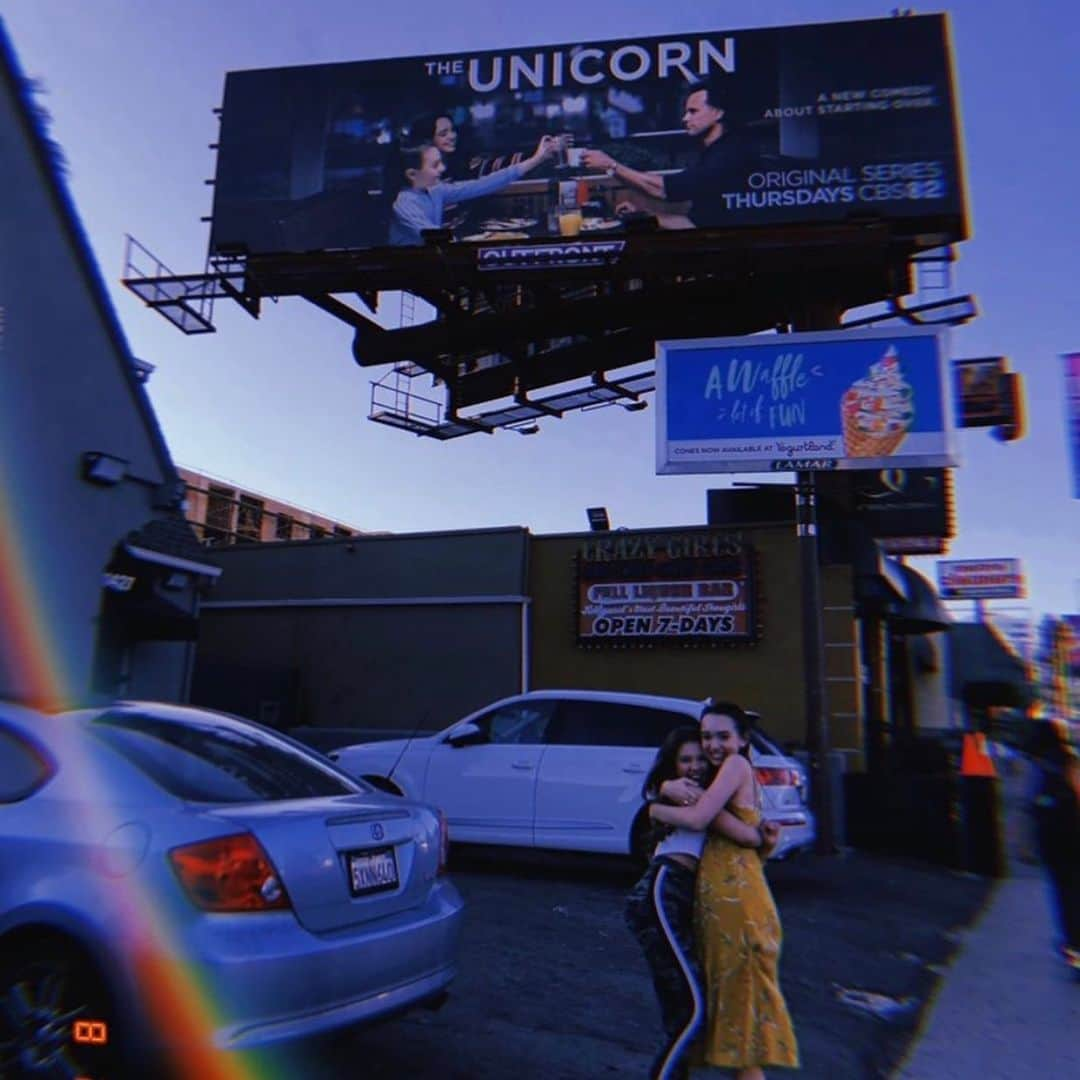 CBSさんのインスタグラム写真 - (CBSInstagram)「Feelin’ the magic with this photo! ✨ Have you spotted #TheUnicorn out and about yet? 🦄 (📸: @itsmakenziemoss)」8月23日 6時57分 - cbstv