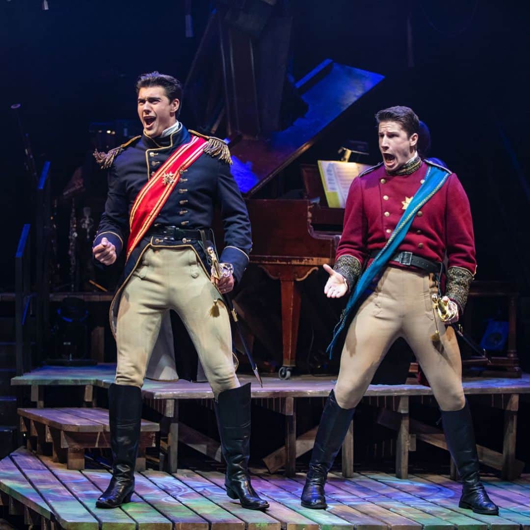 アレックス・ブノワのインスタグラム：「“Hey Bro” “Wassup Bro” “I love you bro” “Bro...” (Love this show, love this cast, happy opening!) #IntoTheWoodsWT #ChicagoSunTimes  Photos by: Michael Brosilow」