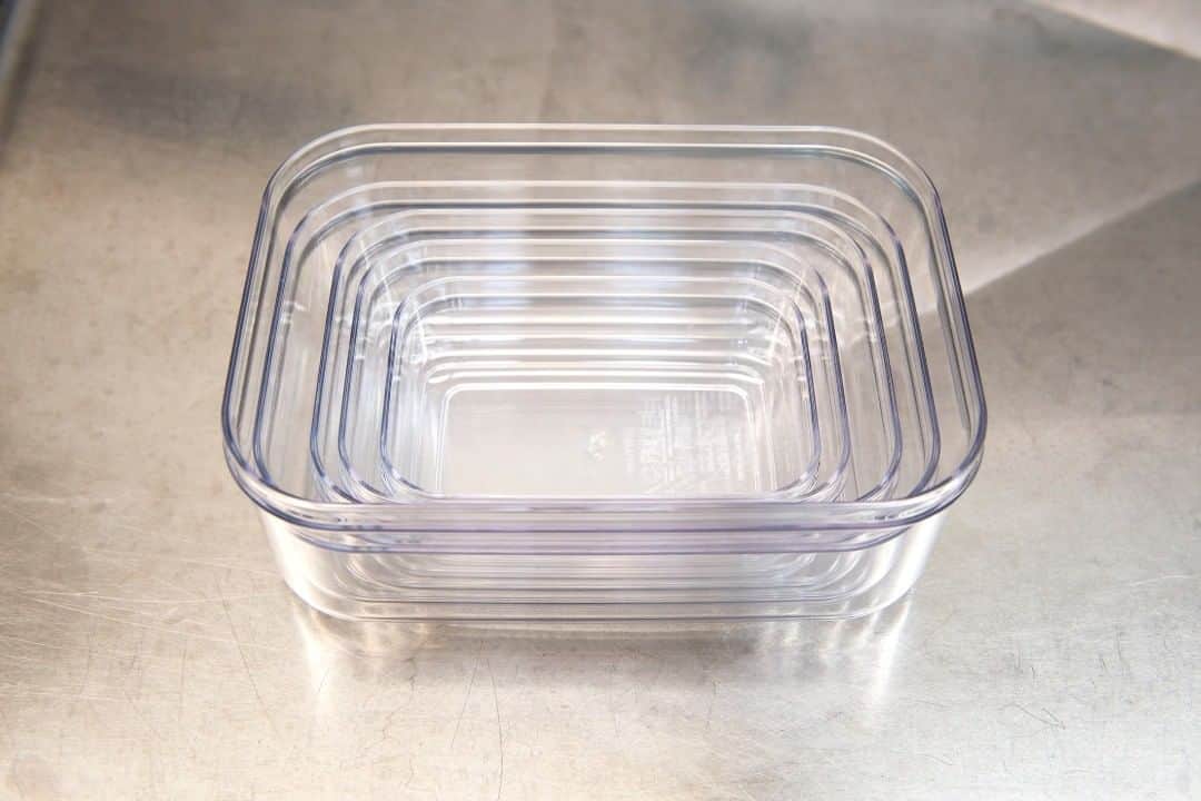 Lustrowareさんのインスタグラム写真 - (LustrowareInstagram)「Easily store and serve food with this Lustroware Micro Clear Storage Container.  Featuring durable construction, these plastic containers can go from one extreme temperature to another and are designed with easy snap lids to secure freshness on-the-go. Perfect for keeping small spaces organized. 🙌  www.amazon.com/lustroware 💎 — #lustroware #container #foodcontainer #foodsaver #pantryorganizer #pantrygoals #mealprep #mealprepcontainers #bpafree #productphotography」8月23日 7時37分 - lustroware