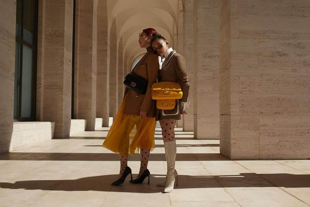 Fendiさんのインスタグラム写真 - (FendiInstagram)「Take a tip from @miss_mikitang and @ikwazzz and embrace summer in the city in crisp, cool separates and unmistakable accessories. #BaguetteFriendsForever #FendiBaguette  Discover more on @fisforfendi.」8月22日 23時00分 - fendi