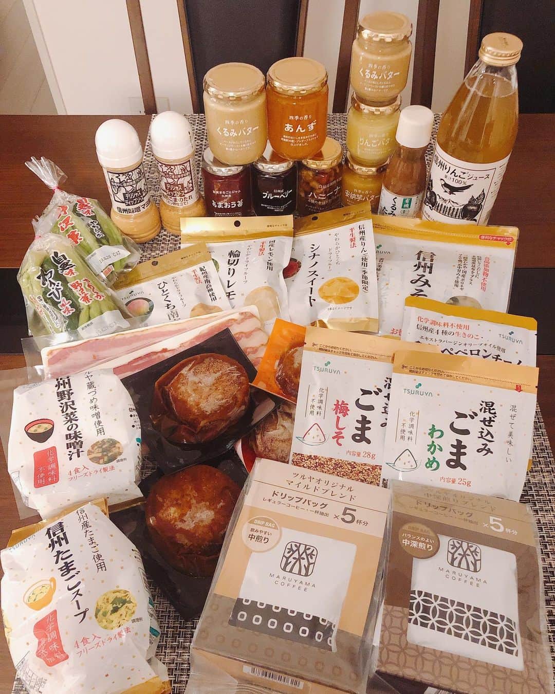 尻無浜冴美のインスタグラム：「ツルヤスーパー大好きすぎる😍😍😍﻿ 化学調味料不使用の#ツルヤオリジナル ﻿ 最強✨﻿ 9500円分買ってしまった😏﻿ ﻿ 友達オススメで前回食べてからハマった『くるみバター』みんなも食べてみてほしい😍﻿ ジャムシリーズ美味しすぎる！！！﻿ ﻿ ﻿ ﻿ #ツルヤスーパー ﻿ #tsuruya ﻿ #無添加 ﻿ #化学調味料不使用 ﻿ #オーガニック ﻿ #長野県 #地元スーパー ﻿ #添加物不使用 ﻿ #ジャム ﻿ #軽井沢みやげ ﻿ #軽井沢旅行 ﻿ #軽井沢おすすめ ﻿ #karuizawa ﻿」