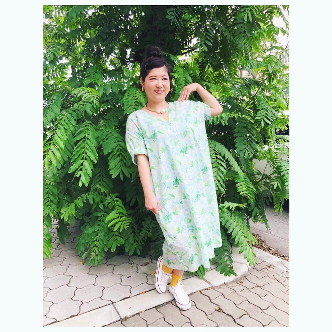 のインスタグラム：「へい♪  先日の、 関西テレビ「フォトぶら♪」 のロケのお衣装を まだルン♪ させていただいてなかったので、 このタイミングで ルン♪ させていただきます！  ワンピース、イヤリング→@robson.st  になります！  フォトぶら♪は、 毎週土曜日 夕方６時30分からです☺︎！ なにとぞ、 よろしくお願いいたします。  ルン♪  #yeah #exciting #ktv #フォトぶら #西心斎橋 #上本町 #グルメ #ワンピース #🐻 #イヤリング #ロケ #というより #慰安旅行 #球体 #ルン♪」
