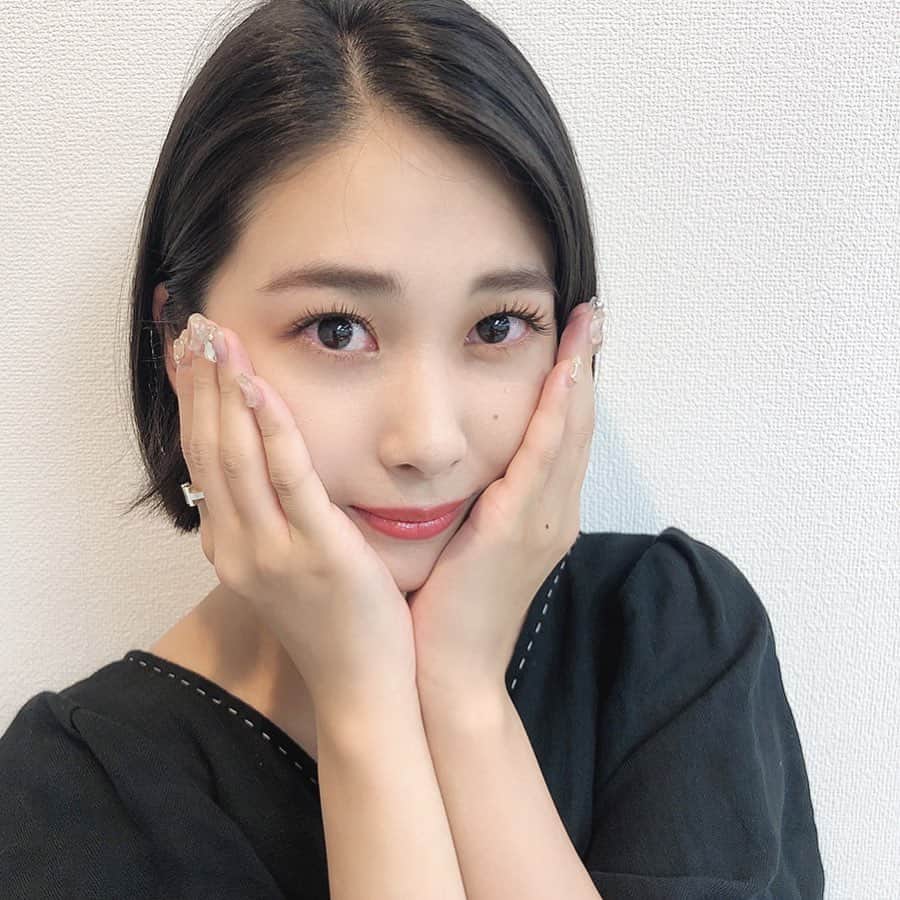 のインスタグラム：「#gangparade の #キャンgpマイカ ちゃん♡ . 今回はミュージカル舞台があるようなので、暗めに戻しました♡ . #darkbrown #khakibrown  のミックス〜 #アップワードラッシュ  目尻は上げずタレ目のデザインです🥺 タレ目にしてより可愛さ増し増しです♡ . 目の幅を広く見せたい方や、タレ目にしたい方は是非❕ お悩み解決致します🙆🏻‍♀️❗️ 自分自身が目が小さくて、ツリ目で悩んでいるのでめちゃくちゃ研究しました💫 皆さまのお悩みに答えたいです😭👏🏻 逆にツリ目にしたい方も、任せて下さいね！👏🏻 お客様一人一人のお悩みを聞きながら絶対に似合うマツゲに仕上げます♡ . . マイカちゃん舞台頑張ってね💫 いつもありがとう♡ . #eyedesigner #マツエク #アイデザイナー #まつ毛エクステ #吉祥寺 #吉祥寺マツエク#kaedeまつげ#モテまつげ  #カラーマツエク #ニュアンスマツエク #ナチュラルマツエク #ブライダルまつげエクステ #ブライダルマツエク #ブライダル #大阪#大阪マツエク」