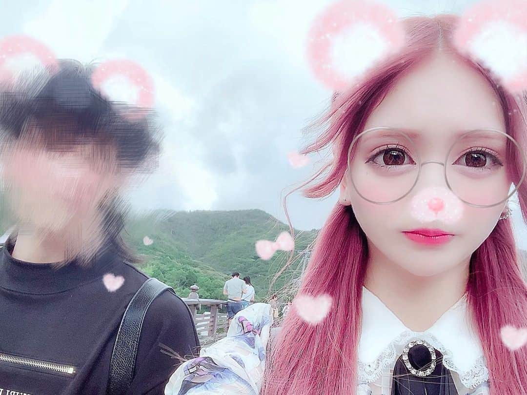 のインスタグラム：「この前、彼氏と三重に旅行したの🎀﻿ ﻿ 天気悪かったから﻿ 行けないところもあったけど﻿ 一緒に居れるだけで楽しいし幸せ🥺💓﻿ ﻿ 来月は京都行くの❤︎﻿ いっぱい笑わせてくれるから﻿ 幸せ❤︎﻿ ﻿ ⚠︎男の人からのコメントdmいらないです。﻿ 送ってきた方ブロックします🙇‍♀️#三重 #三重旅行 #おかげ横丁 #食べ歩き #デート #旅行」