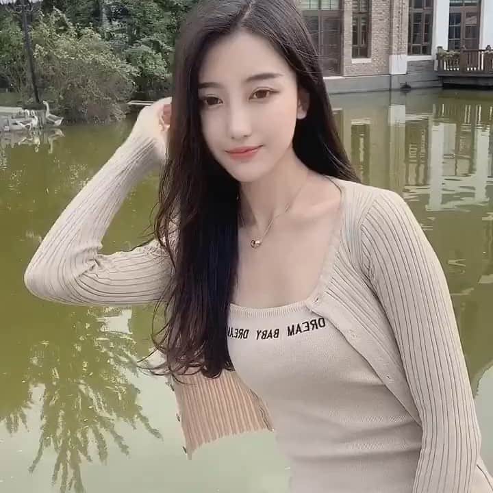 中華美女のインスタグラム：「今回紹介するのはAmazing天天要甜さんです！ ファン数は77万人。 可愛いと思ったらいいね👍して頂けると嬉しいです！ #中華美女」