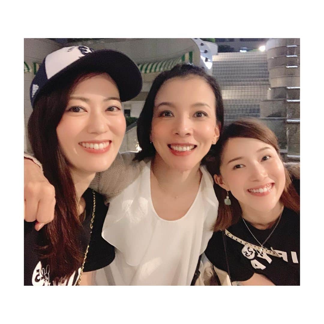 煌月爽矢のインスタグラム：「.﻿ .﻿ 今日はお稽古最終日！﻿ ﻿ ﻿ 終わった後にサクッとご飯行こうかと霧矢さんが誘ってくださり、初めて3人でご飯に行かせて頂きました♡﻿ ﻿ ﻿ すっっごく楽しかった！！！！﻿ ﻿ ﻿ りなさんと一緒に、改めて霧矢さんの人間力を感じた日でした。﻿ ﻿ ﻿ ﻿ 最後まで課題も残っているので明日ブラッシュアップ出来るようにしながら、明後日に向けてとにかく霧矢さんの25周年を盛り上げられるように集中していきます！！！﻿ ﻿ ﻿ ﻿ ご飯中、一瞬霧矢さんがお席を外した時の私とりなさんの会話﻿ 「本当可愛い…」﻿ 「まず顔がすごい可愛い…」﻿ 「全部可愛い！！」﻿ ﻿ ﻿ ﻿ ﻿ ワラ﻿ ﻿ ﻿ ﻿ ﻿ ﻿ では、皆様今日も一日お疲れ様でした！﻿ ﻿ ﻿ #お稽古最終日﻿ #霧矢大夢 さん﻿ #彩星りおん さん﻿ #ご飯の後歌のレッスン行ったら私の後の生徒さんが公演後の現役さんで…偉いなぁと感動してしまった」