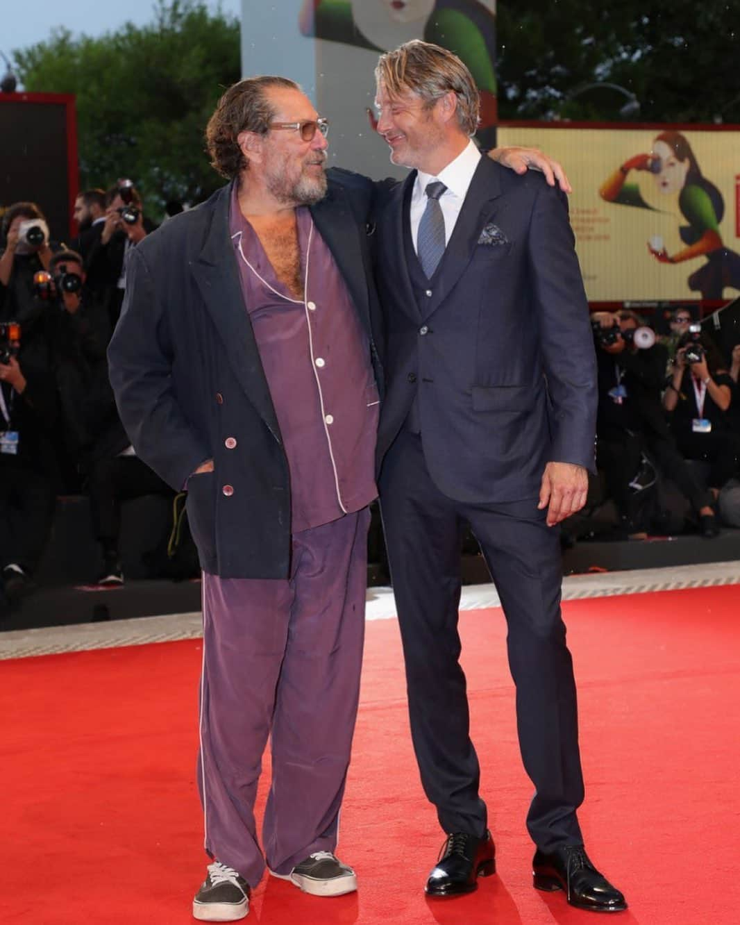 マッツ・ミケルセンさんのインスタグラム写真 - (マッツ・ミケルセンInstagram)「#ThrowbackThursday: With 'At Eternity's Gate' director Julian Schnabel in Venice last year. #MadsThursday #theofficialmads」8月22日 23時58分 - theofficialmads