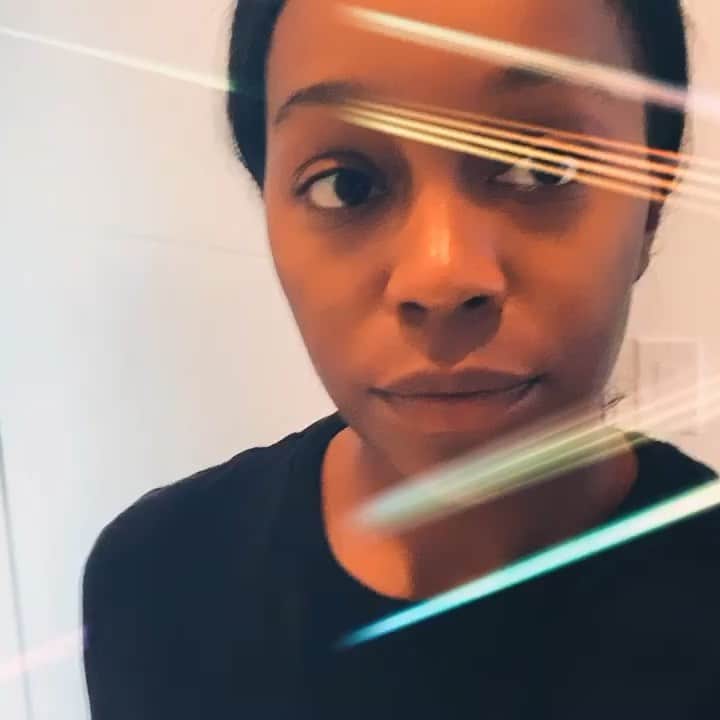 アジャ・ナオミ・キングのインスタグラム：「PHENOMENALLY BLACK!!! August 22 is Black Women's Equal Pay Day, showing how far into 2019 black women must work to earn what white men made in 2018. That's 9 extra months! Even worse, the gap has widened since last year. Black women disproportionately are heads of households, they make up the largest group of minority women-owned businesses, and they're a key voting bloc with one of the biggest voter turnouts — when you lift up black women, you lift up entire communities. They are phenomenal, and they deserve equal pay! @phenomenal tee benefits the Black Futures Lab.」