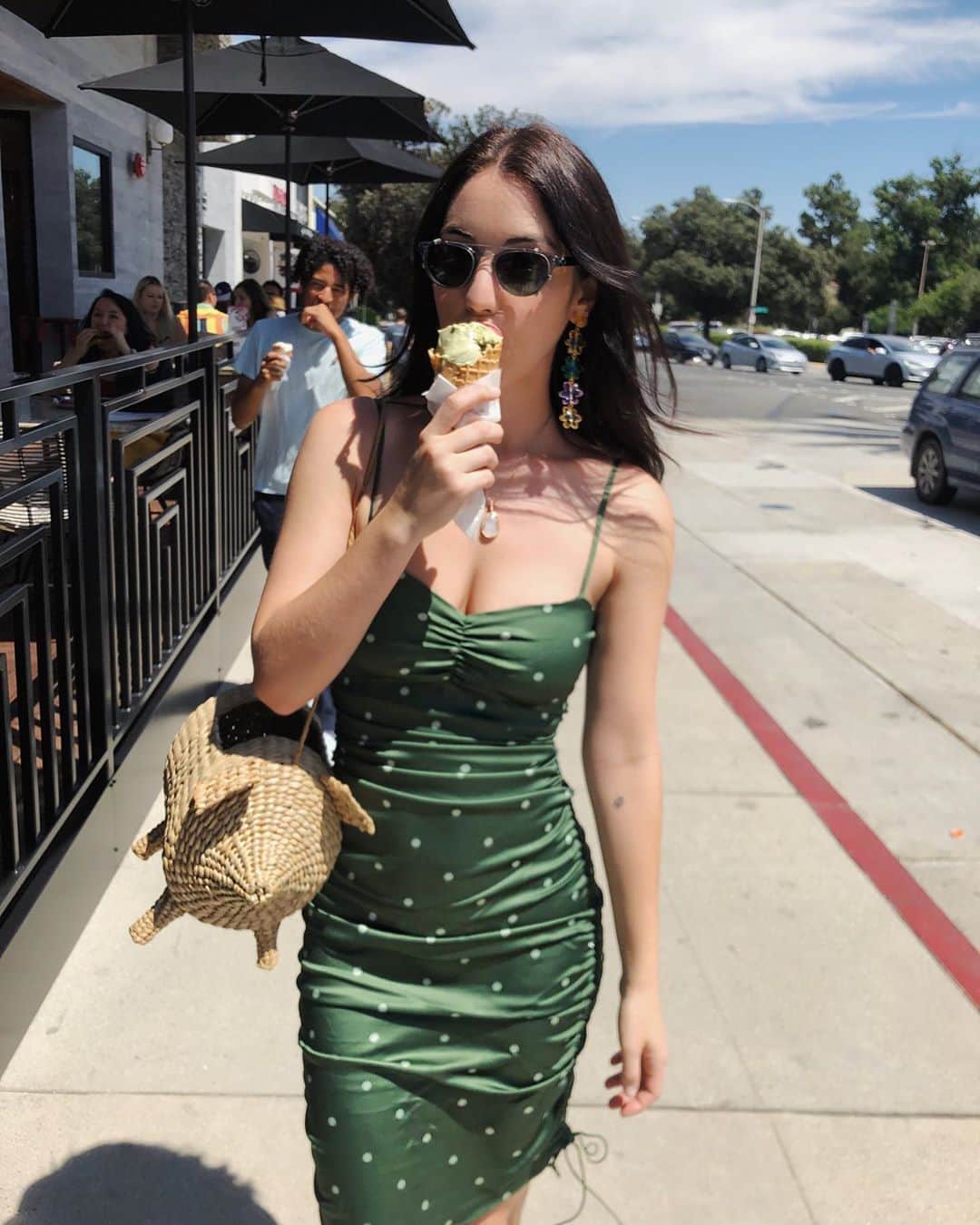 アデレード・ケインのインスタグラム：「Hot girl summer 🍦」