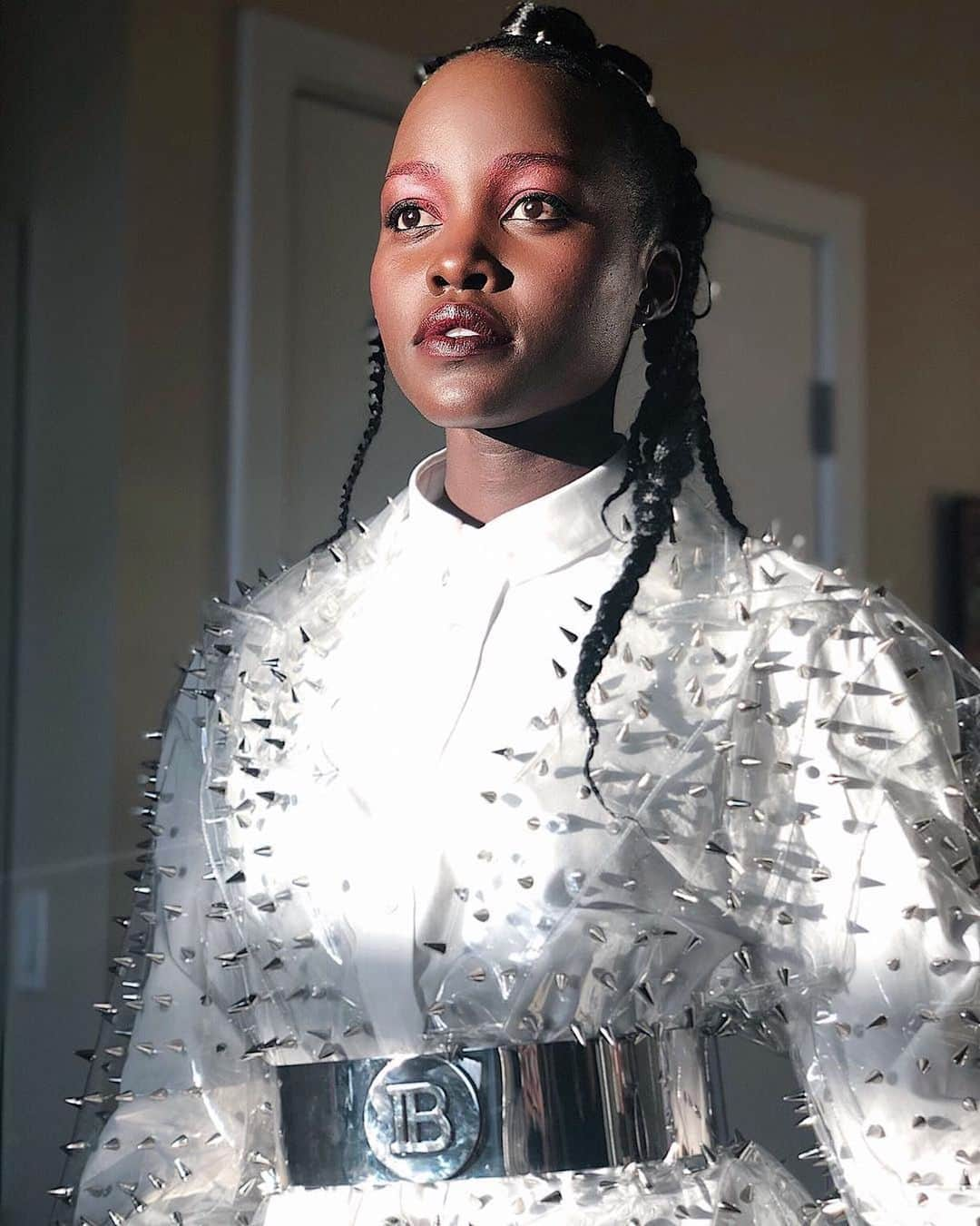 バルマンさんのインスタグラム写真 - (バルマンInstagram)「STUDDED SULTRY @lupitanyongo wears a #BALMAINFW19 look styled by @micaela. #BALMAINARMY」8月23日 0時20分 - balmain