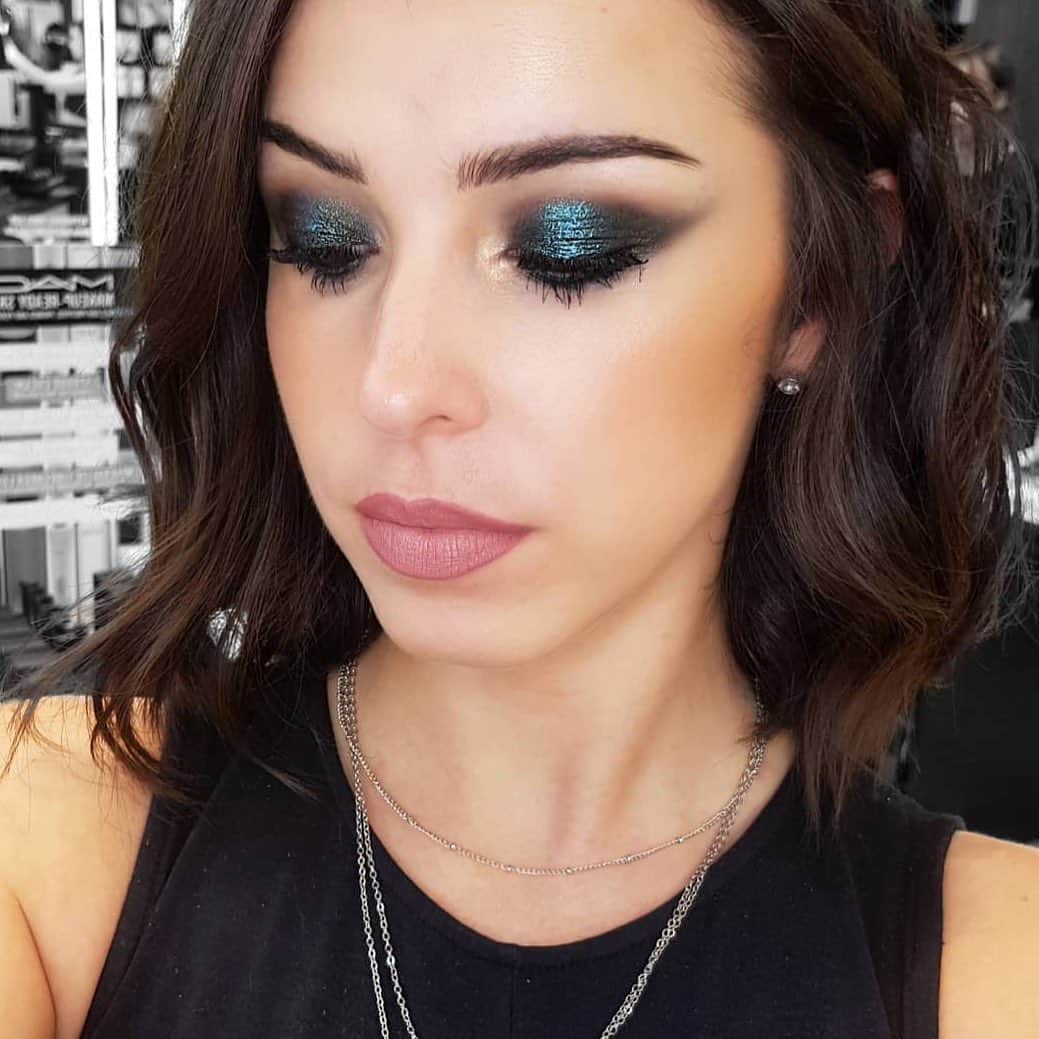 M•A•C Cosmetics Franceさんのインスタグラム写真 - (M•A•C Cosmetics FranceInstagram)「M·A·C ARTISTS👊 Pour rester dans la tendance colorée, notre makeup artist @johanna_makeupartist_ de M·A·C Aéroville a réalisé ce superbe makeup avec le fard extra dimension "Lunar" 😉Et vous votre makeup des yeux vous le préférez : 👑Classique ✨Naturel 💙Coloré  Crédit photo : @johanna_makeupartist_ #maccosmetics #maccosmeticsfrance #eyemakeup #macaddict #maclunar #macblue」8月23日 0時22分 - maccosmeticsfrance