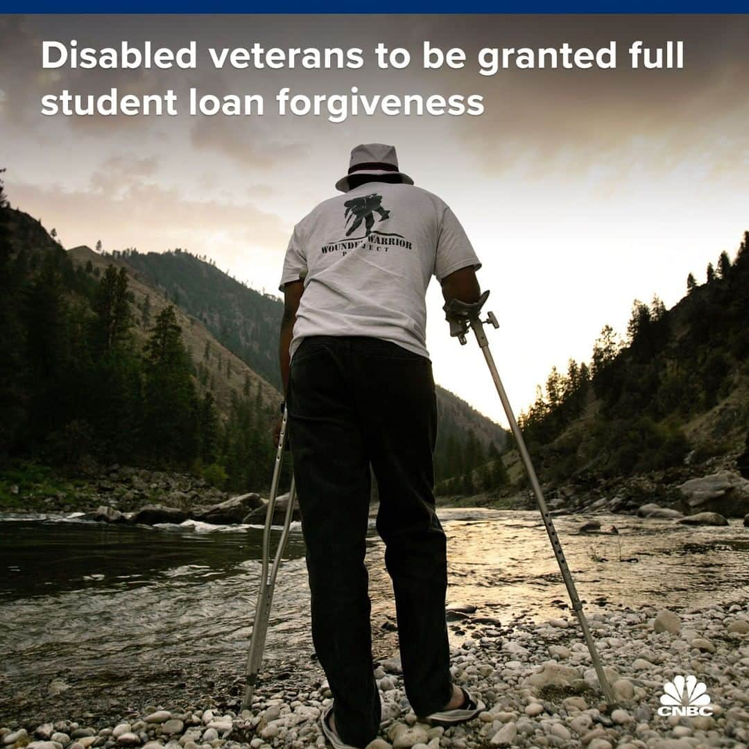 CNBCさんのインスタグラム写真 - (CNBCInstagram)「President Donald Trump signed a memorandum this week automatically cancelling the student debt of more than 25,000 disabled veterans.🇺🇸⁠ ⁠ The average balance that will be erased is around $30,000.⁠ ⁠ Disabled service members were already entitled to student debt forgiveness under the Department of Education’s total and permanent disability discharge option.⁠ ⁠ However, recent records revealed the government continued to seek repayment on $1 billion in student loans from more than 40,000 severely disabled veterans who have been deemed unable to work.⁠ ⁠ Now Trump’s action will automatically erase the debt of these veterans.⁠ ⁠ For more details on the administration’s move, visit the link in bio.」8月23日 0時30分 - cnbc