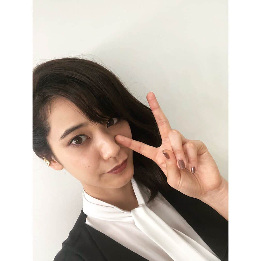 山崎紘菜さんのインスタグラム写真 - (山崎紘菜Instagram)「. 今日もとっても素敵にして頂きました😳 #本日の衣装 #映画#スタートアップガールズ #完成披露試写」8月23日 0時31分 - hirona_yamazaki