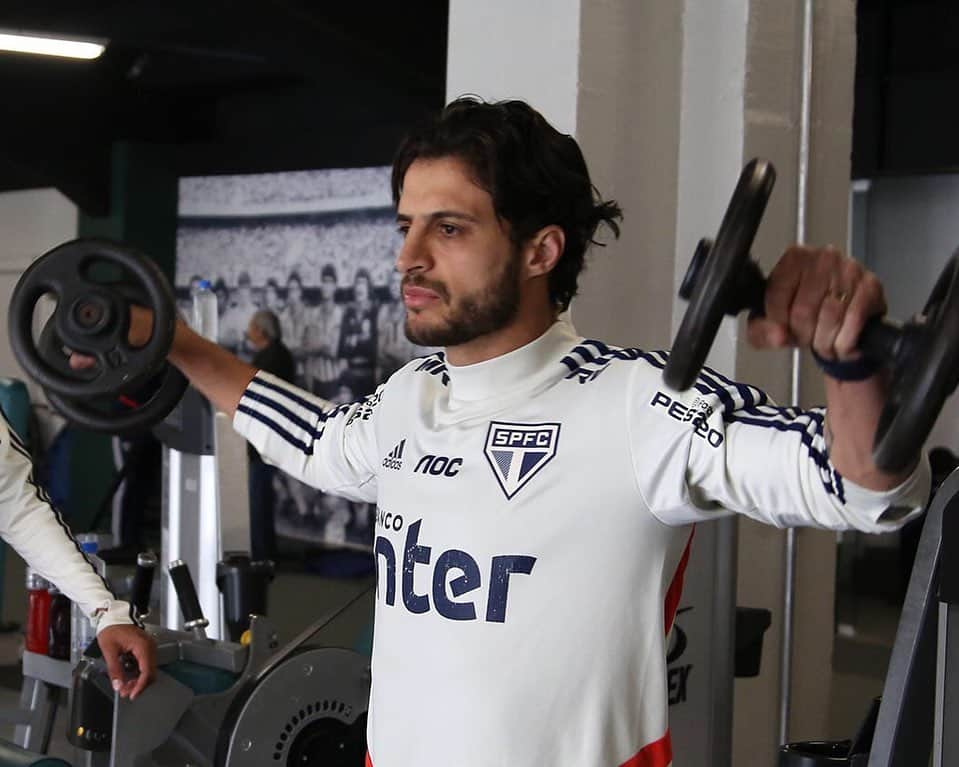 São Paulo FCさんのインスタグラム写真 - (São Paulo FCInstagram)「🏃🏻‍♂️💪 Teve trabalho pela manhã no Couto Pereira, estádio do Coritiba. A luta continua! #VamosSãoPaulo 🇾🇪 ⠀⠀⠀⠀⠀⠀⠀⠀⠀ 📸 Rubens Chiri / saopaulofc.net」8月23日 0時55分 - saopaulofc