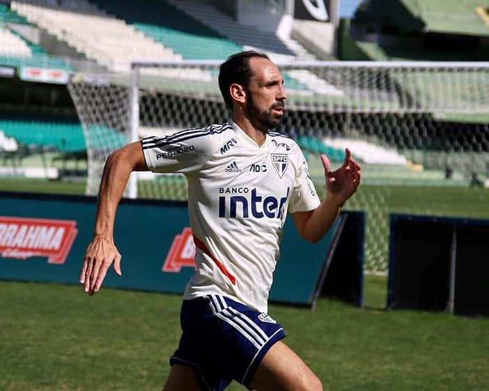 São Paulo FCさんのインスタグラム写真 - (São Paulo FCInstagram)「🏃🏻‍♂️💪 Teve trabalho pela manhã no Couto Pereira, estádio do Coritiba. A luta continua! #VamosSãoPaulo 🇾🇪 ⠀⠀⠀⠀⠀⠀⠀⠀⠀ 📸 Rubens Chiri / saopaulofc.net」8月23日 0時55分 - saopaulofc