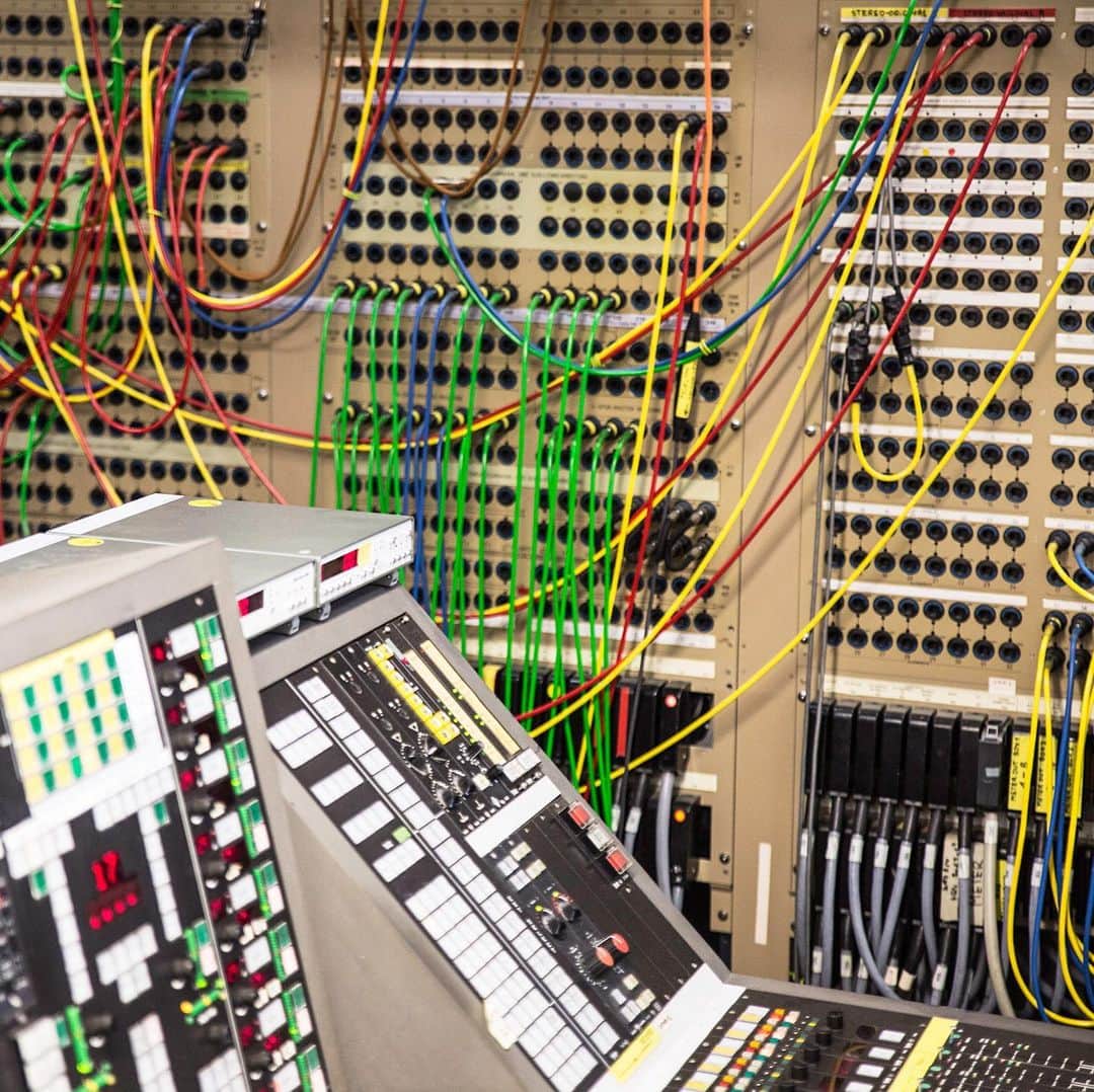 Red Bull Music Academyのインスタグラム：「Stockhausen's WDR Studio ⠀⠀⠀⠀⠀⠀⠀⠀⠀ Founded in 1951 by Herbert Eimert, the studio hosted a who’s who of avant-garde composers in the post-World War II era, and reached the height of its international renown when Karlheinz Stockhausen took over the management in 1963. It was on these oscilloscopes, ring modulators and tape machines that Stockhausen conjured up Gesang der Jünglinge, while adventurous composers like György Ligeti, Luc Ferrari and Henri Pousseur frequented the premises at Cologne’s Wallrafplatz. ⠀⠀⠀⠀⠀⠀⠀⠀⠀ #Stockhausen #AvanteGardeComposition #MusicStudio #RecordingStudio #analogsynthesizer #RBMA ⠀⠀⠀⠀⠀⠀⠀⠀⠀ 📷: @peterbeste」