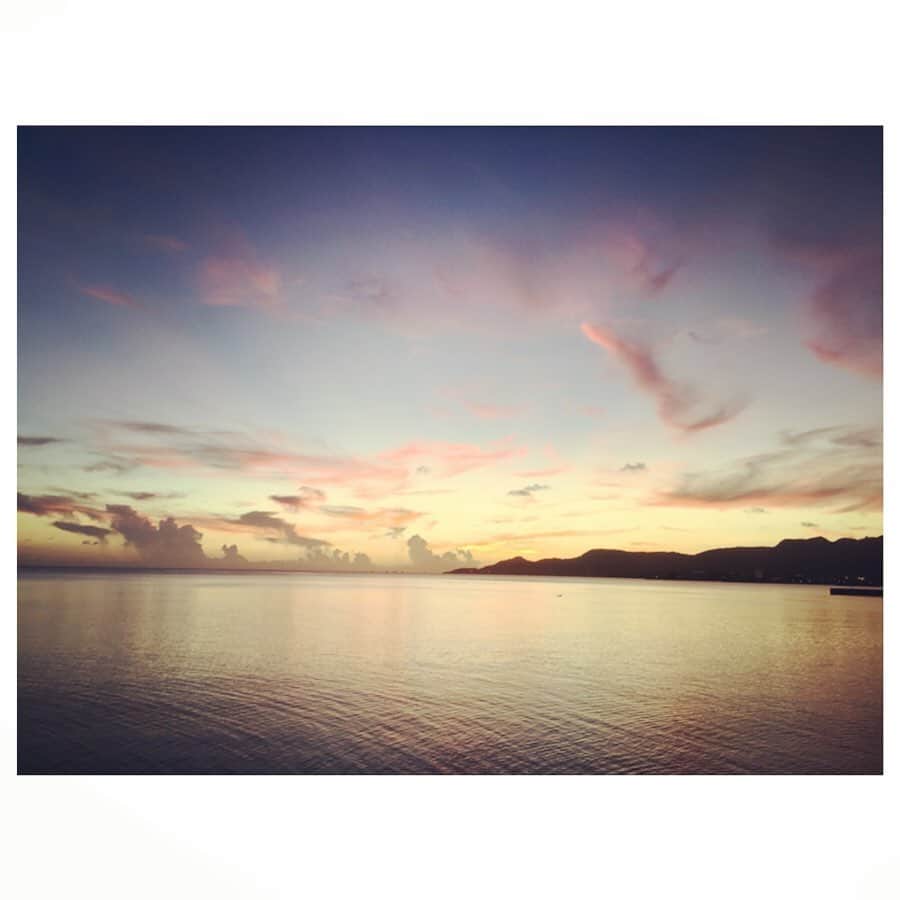 Caravanさんのインスタグラム写真 - (CaravanInstagram)「いつか何も感じなくなって  動けなくなるまで  あと何回笑って何回泣けるかな。  過ぎゆく夏の日々の光。  2019年8月。」8月23日 1時33分 - caravan_harvest