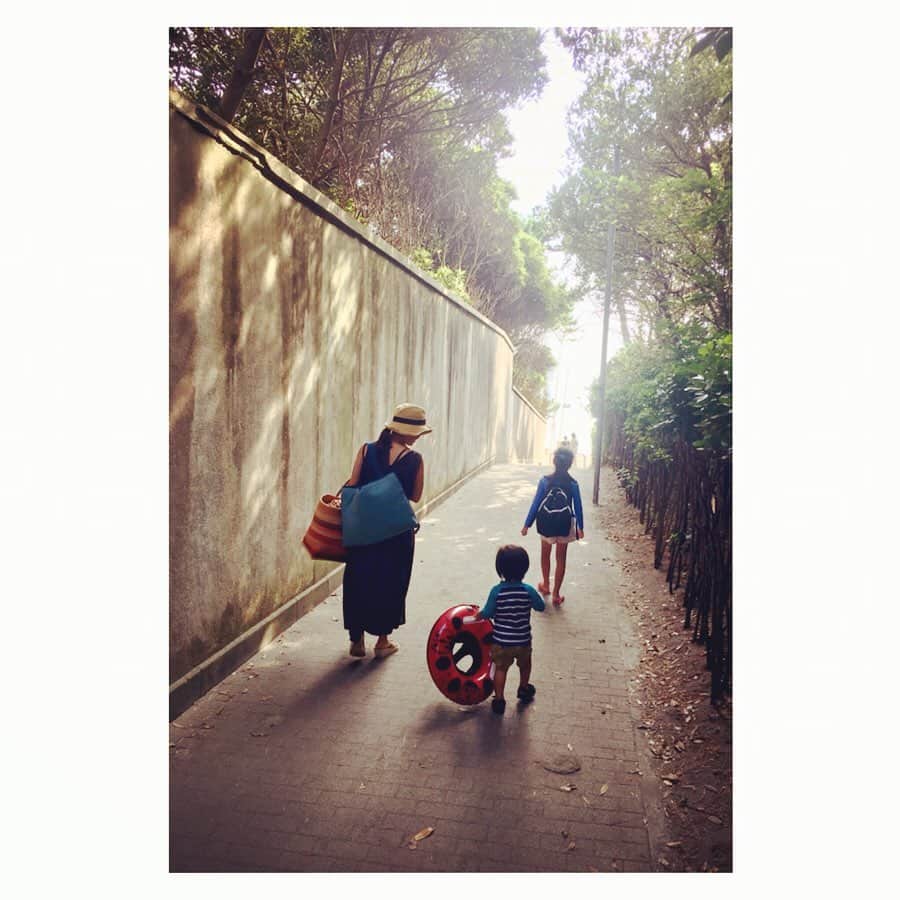 Caravanさんのインスタグラム写真 - (CaravanInstagram)「いつか何も感じなくなって  動けなくなるまで  あと何回笑って何回泣けるかな。  過ぎゆく夏の日々の光。  2019年8月。」8月23日 1時33分 - caravan_harvest