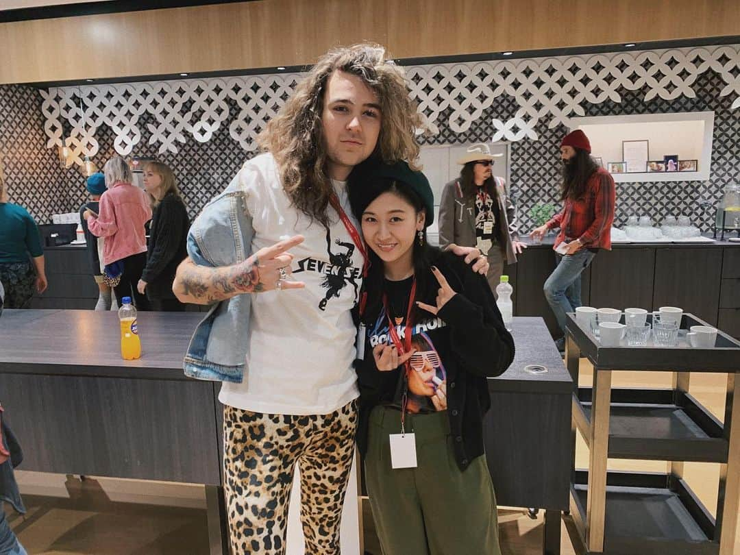 名倉七海さんのインスタグラム写真 - (名倉七海Instagram)「. . I met Sven for the first time in 2 months😊🤘 . #makeairnotwar #agwc #downloadfest #oulu #finland .」8月23日 1時42分 - nanaminagura