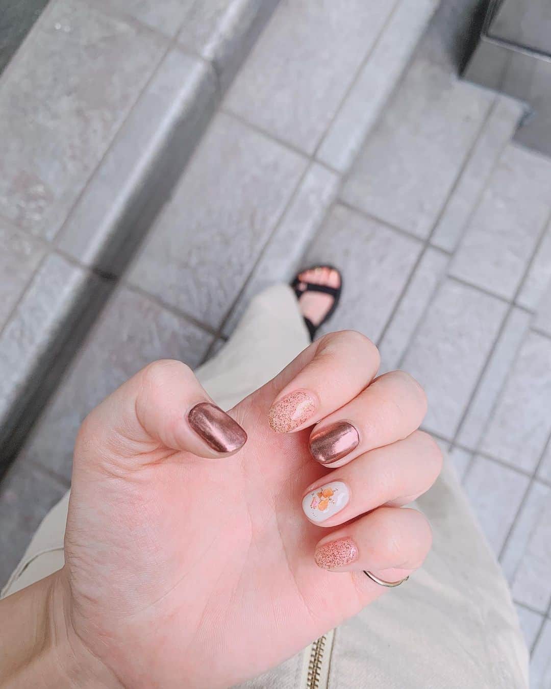 榊原伶奈のインスタグラム：「ネイル再開しました。 #ネイル #ニュアンスネイル #シンプルネイル」