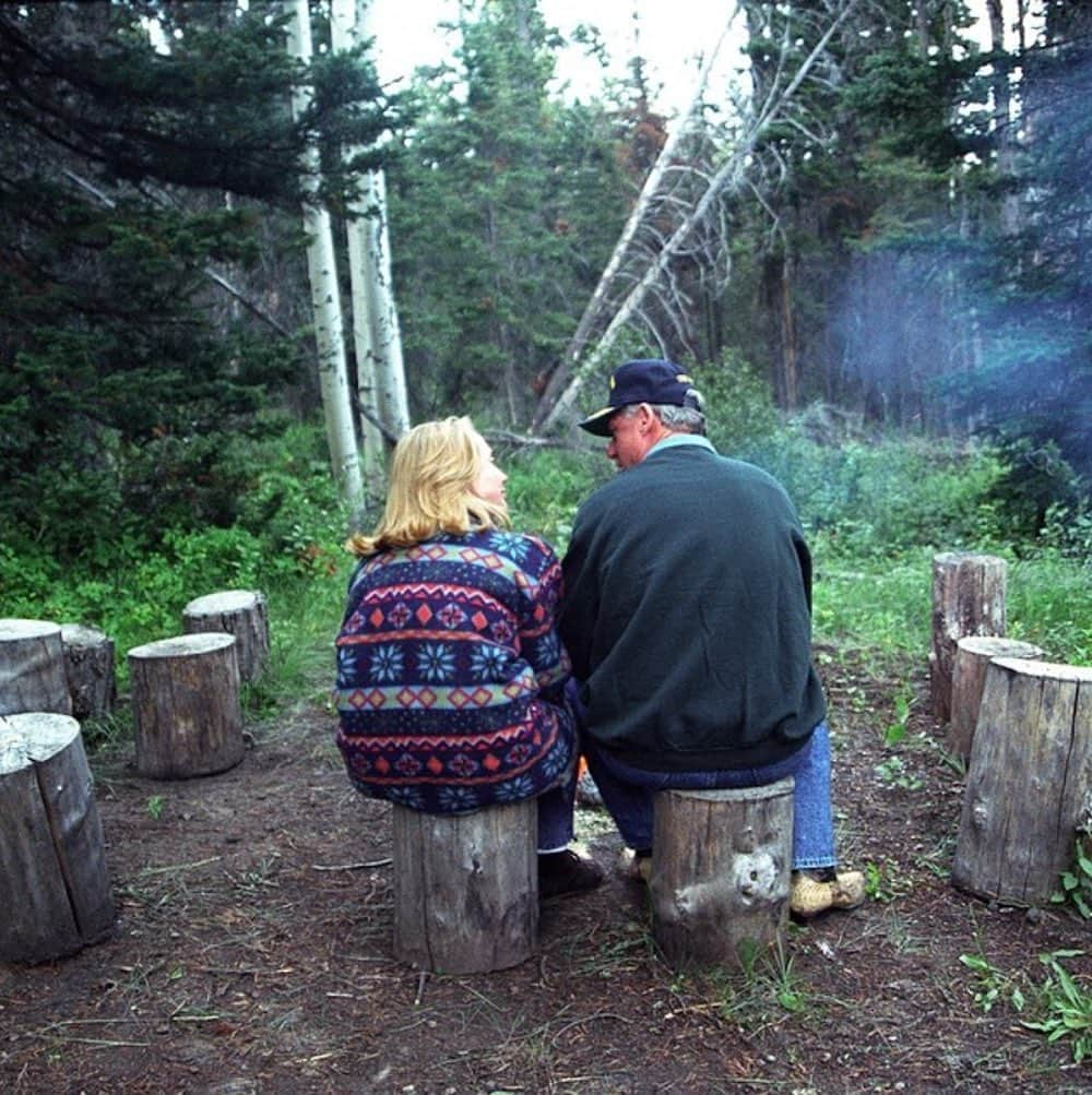 ヒラリー・クリントンさんのインスタグラム写真 - (ヒラリー・クリントンInstagram)「Gone camping! August in Wyoming, 1995.⁣ ⁣ Photo: Bob McNeely & @USNatArchives」8月23日 1時38分 - hillaryclinton