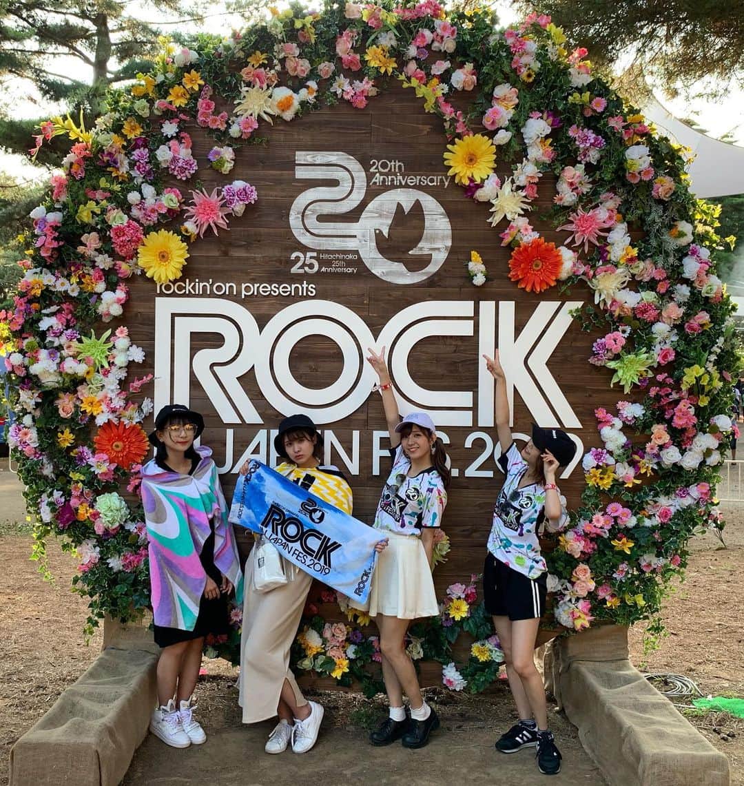 小林智絵さんのインスタグラム写真 - (小林智絵Instagram)「. . . . #ロッキン 🤟♥️ . . . . #pimms #idol #rijf #RIJF2019 #rock #rockinjapan #kawaii #cute #japan #ロッキン2019 #ピムス」8月23日 1時47分 - kobayashichie_1012