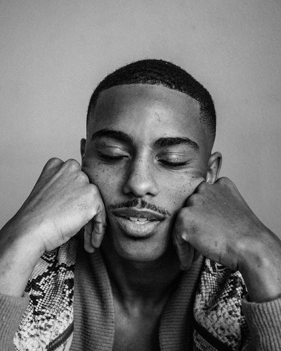 キース・パワーズのインスタグラム：「I thank God for waking me up this morning and blessing me with another year of life. I’m just feeling really thankful for everything. I always find ways to complain but I honestly don’t have much room to complain, at all. The older I get the more I GROW MENTALLY and it’s an amazing feeling. I’m thankful for all the love shown. Like I always say, it’s just another day but a day nonetheless. I pray in this year of life that I learn from my forthcoming mistakes and obstacles in order to grow as a man. I pray that I find joy in the little things and continue to work on becoming the best human I can be and try to be a blessing to others.  MUCH LOVE」