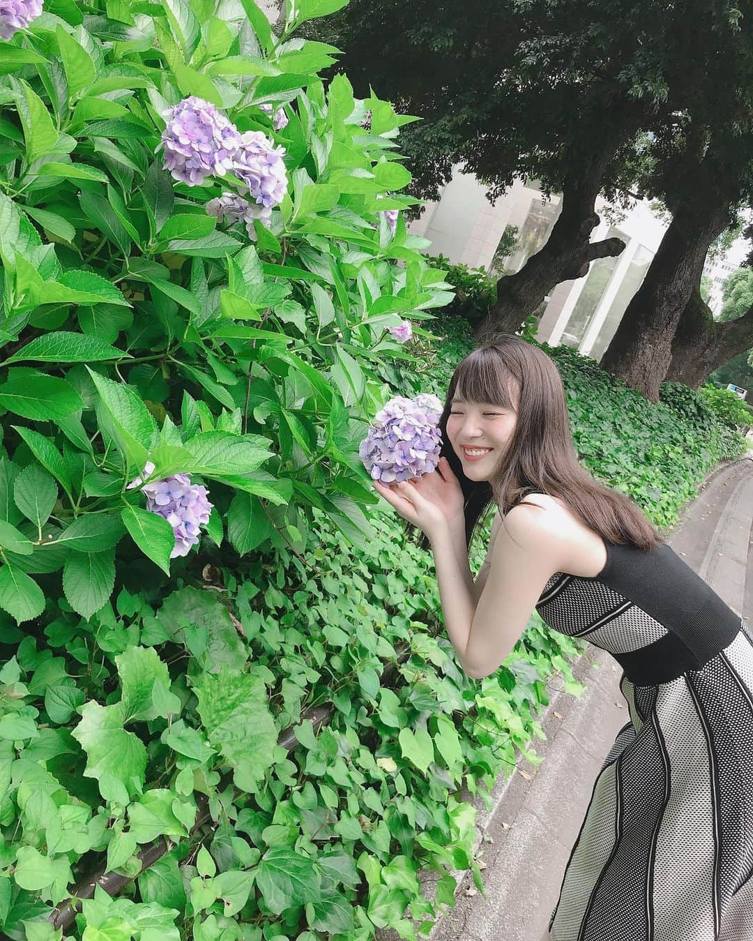 円谷優希さんのインスタグラム写真 - (円谷優希Instagram)「もう夏終わるね。 はやいなあ。 この前、紫陽花と写真撮ったばっかりなのに。 時の流れははやいなあ。  #もう夏終わり #はやい #紫陽花」8月23日 1時59分 - yukitsumuraya