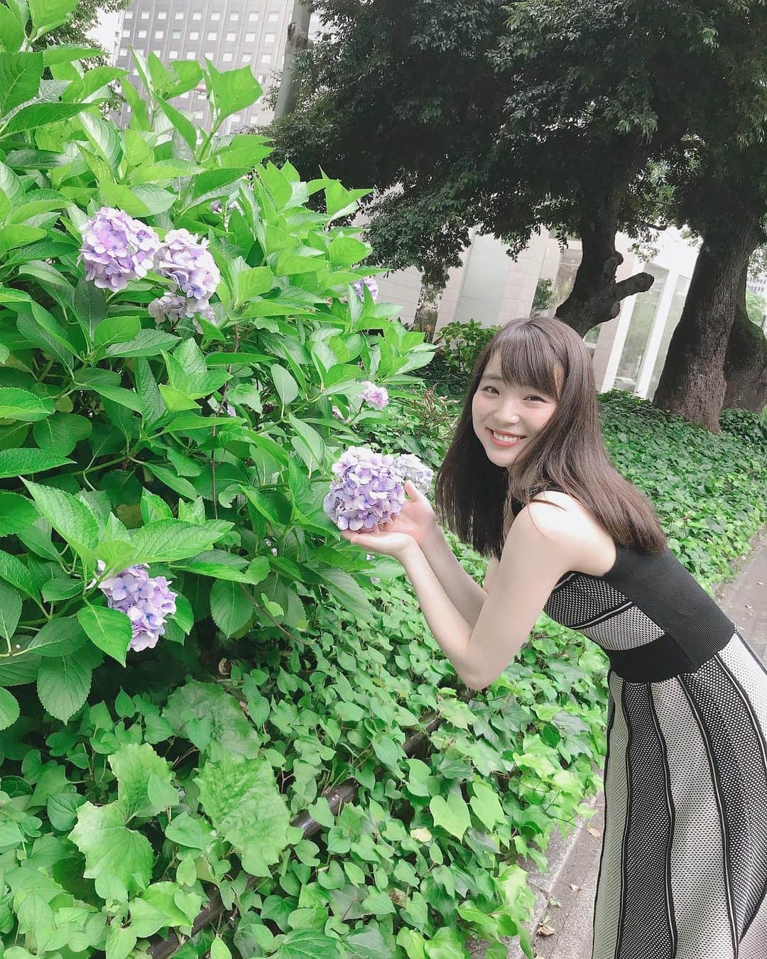 円谷優希さんのインスタグラム写真 - (円谷優希Instagram)「もう夏終わるね。 はやいなあ。 この前、紫陽花と写真撮ったばっかりなのに。 時の流れははやいなあ。  #もう夏終わり #はやい #紫陽花」8月23日 1時59分 - yukitsumuraya