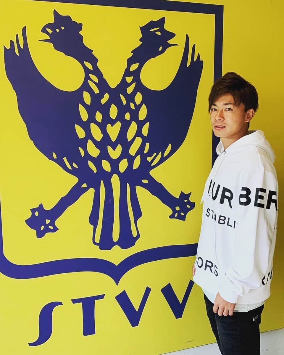 伊藤達哉さんのインスタグラム写真 - (伊藤達哉Instagram)「Hallo @stvv_official 💪🏽⚽️🇧🇪 この度ベルギーのシントトロイデンに移籍する事になりました！毎日自分と向き合いながら全力で頑張ります💪🏽⚽️🇧🇪 #ito #伊藤達哉 #stvv」8月23日 2時02分 - tatsuyaito17