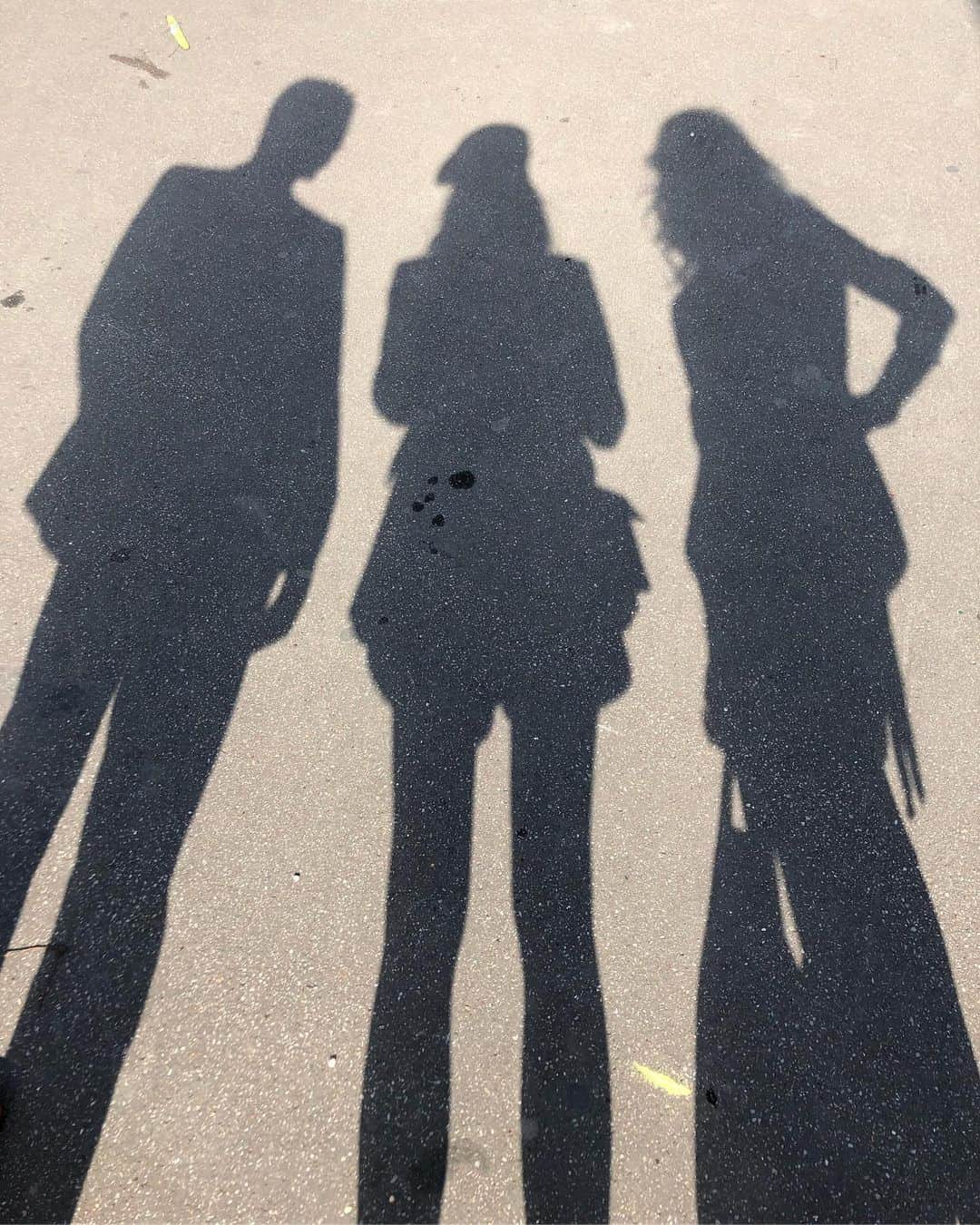 リリー・コリンズさんのインスタグラム写真 - (リリー・コリンズInstagram)「On set silhouette...」8月23日 2時14分 - lilyjcollins