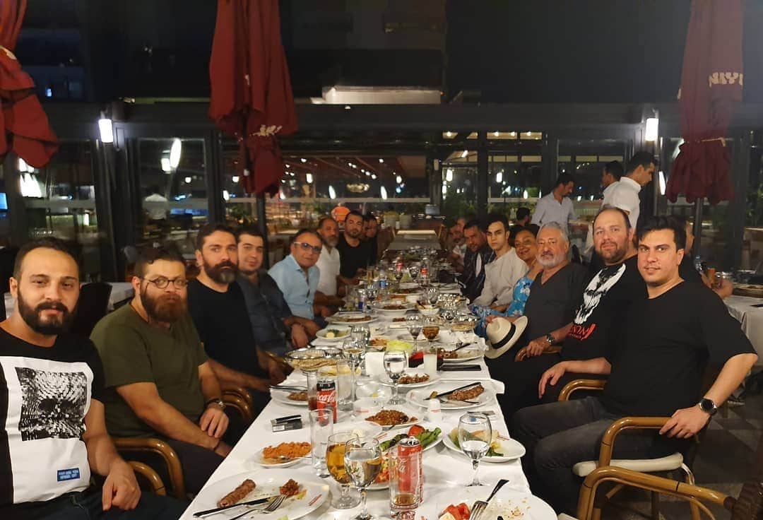 Ebiさんのインスタグラム写真 - (EbiInstagram)「. یک شام خودمونی به همراه دوستان و رفقا در آنتالیا، جای همگی شما خالی... #Ebi #dinner #Antalya」8月23日 2時24分 - ebi