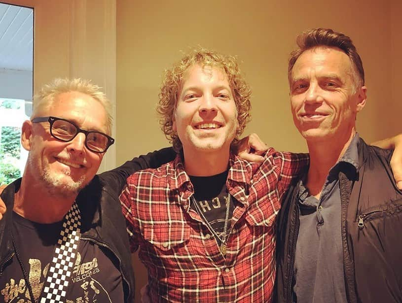 パール・ジャムさんのインスタグラム写真 - (パール・ジャムInstagram)「Nothing better than playing music with your friends. #Legends #Surrender」8月23日 2時32分 - pearljam