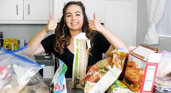 メアリー・モーサのインスタグラム：「new video up - link in my bio/story! look how excited I was about organizing my annoyingly shaped freezer! YOU CAN JUST FEEL THE ENTHUSIASM FROM HERE.... but actually tho, check it out bc that before & after is so satisfying 😍」