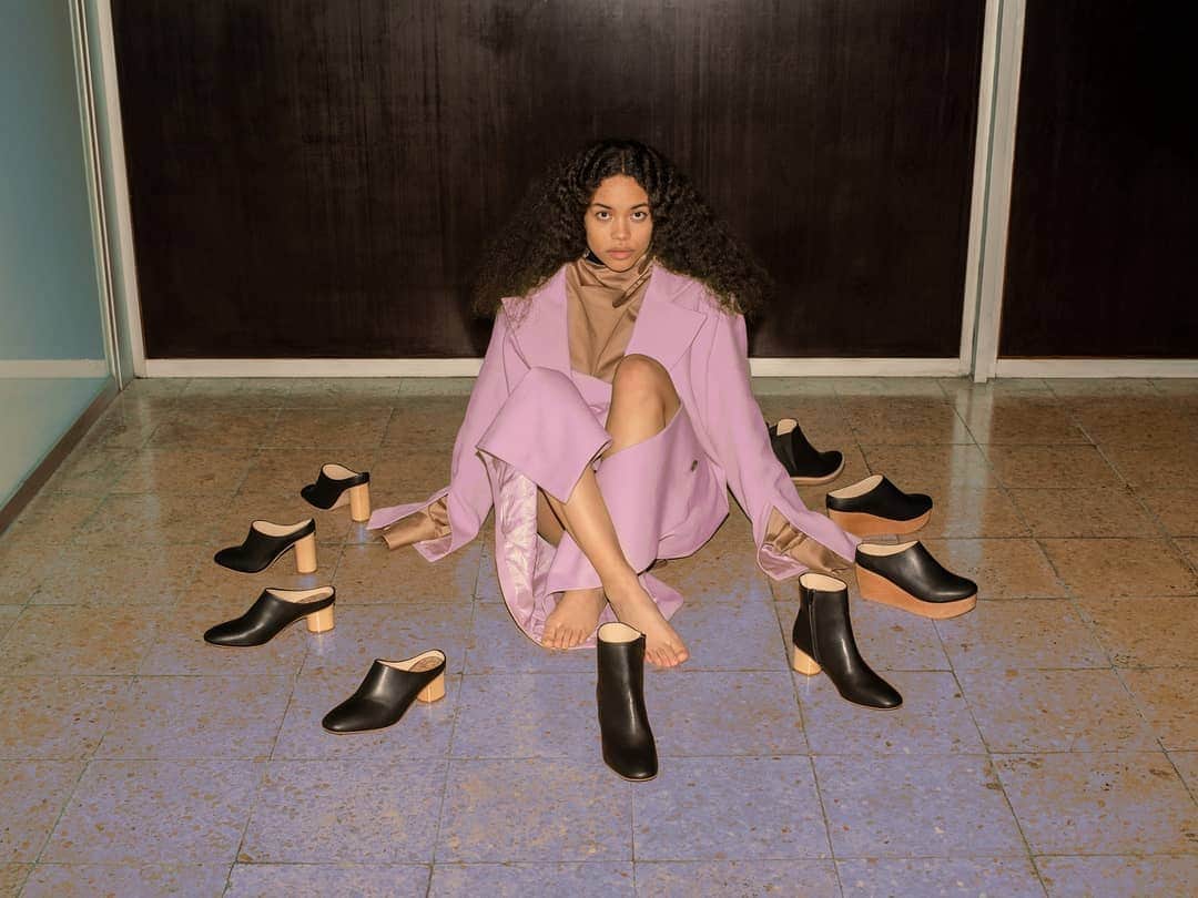 シドニー・ブラウンのインスタグラム：「High boots, low boots, mules - everything is on sale! ⠀⠀⠀⠀⠀⠀⠀⠀⠀ #ecoluxury #veganshare #fashionforward #sustainablelife #timeless #shoesplease」