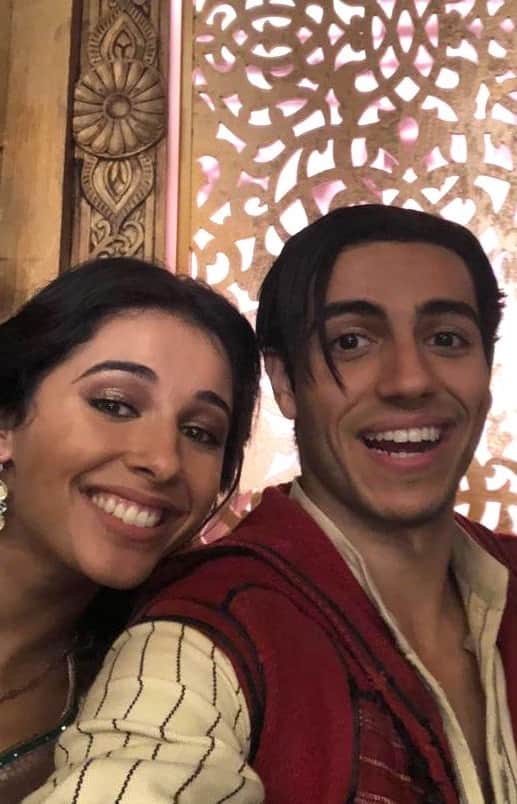 メナ・マスードのインスタグラム：「Never stop learning! Even if it’s learning to juggle!  @naomigscott #Aladdin」
