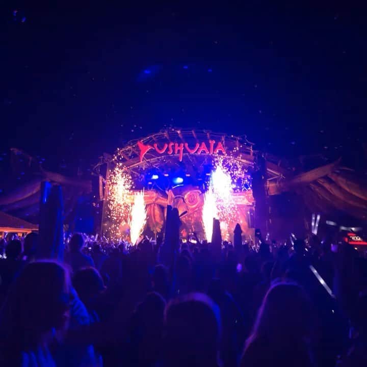 のインスタグラム：「パーティday 2回目の#dimitryvegasandlikemike  毎年必ず来てるイビザ 成長を確かめに またボコボコ いつもすげぇやついる 昼も夜も忙しい島他に無い 今年も白人に負けないくらい遊ぶ #ibiza #イビザ島 #ウシュアイア #イビザ #イビザビーチクラブ #ルイロデレーヌ #ルイロデレーヌクリスタル #シャンパン🍾 #シャンパン #シャンパンボーイズ #シャンパンコール」