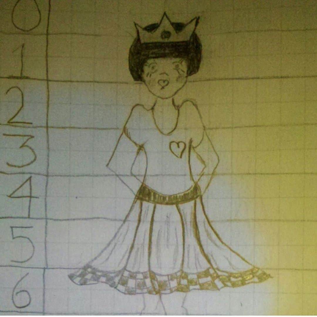 タイラー・ポジーのインスタグラム：「My adorable mother drew this portrait of herself. She wasn’t a little kid when she did it, she was in her mid 50’s. But goddammit was she proud! She just started to teach herself to draw and knew there would be progress if she kept going but wasn’t embarrassed of where she started. I thought that was so cool and sweet and innocent and just fucking perfect :) Everything about life filled her with joy or some sort of emotion. She would cry from happiness when my brothers and I were in the same room, or on the phone from missing me when I was across the world. She never denied how she was feeling or what she wanted. And what she was feeling and what she wanted was simple. Love. That’s it. Just love. Being there for others. Making people’s lives  easier, being selfish when she wanted to (“leave mama alone she’s drinking a corona and dancing to Santana”) she’d lovingly say sometimes. I think her essence is what this world and everyone needs. She represented what we as evolved people should represent. Unconditional togetherness. Unconditional love for yourself and others. Her priorities were so simple and made so much sense. She put self love and love for all people above anything else. Granted, there were “assholes” she couldn’t stand but that’s another thing that made her so rad! She was so fucking unapologetic! And so rational so you knew to trust her judgment. She didn’t fit in the world that had been created thus far. And in a weird way I’m sort of glad she isn’t here to witness all of what’s happening around it. It would make her so sad. I see so many people finding validation and love for themselves in the wrong way. You can’t get self worth through likes, you can’t get it through how many people follow you, or from being on that billboard or on a red carpet. You get it from inside :) slow down. Check your surroundings. Breath in that fucking air that keeps us alive from some scientific way that makes no fucking sense as to why we are alive and conscious and have thoughts of our own. Nothing makes sense haha and we spend a lot of time trying to make sense of it. Social media and modern ways aren’t bad. But there’s something simple and deeper behind it all :)」