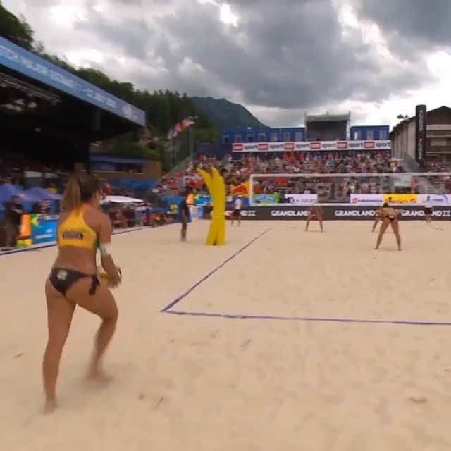 のインスタグラム：「Today’s #TBT goes to this rally from the Gstaad Final, a definite highlight from our summer so far!  So much volley left to play this season still though 🙌🏼」