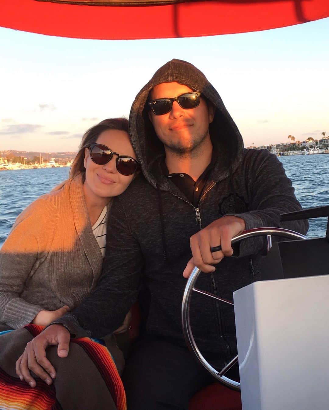 サマンサ・ドロークのインスタグラム：「I love this man more than anything! As we get closer to meeting our baby girl I am sooooo excited, but also kinda sad. I have cherished every moment you and I have been given and the memories we have shared together. And although it is bittersweet, I think our world is about to get even awesome-r 🥰 Riding next to you on this amazing adventure called life has truly been a blessing. ❤️ #6moreweeks」