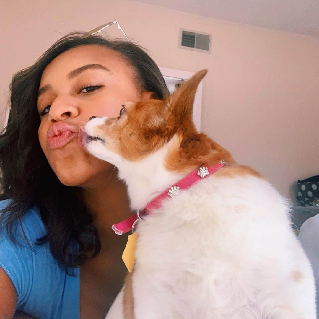 Nia Sioux Frazierさんのインスタグラム写真 - (Nia Sioux FrazierInstagram)「Kisses 🐶」8月23日 3時21分 - niasioux