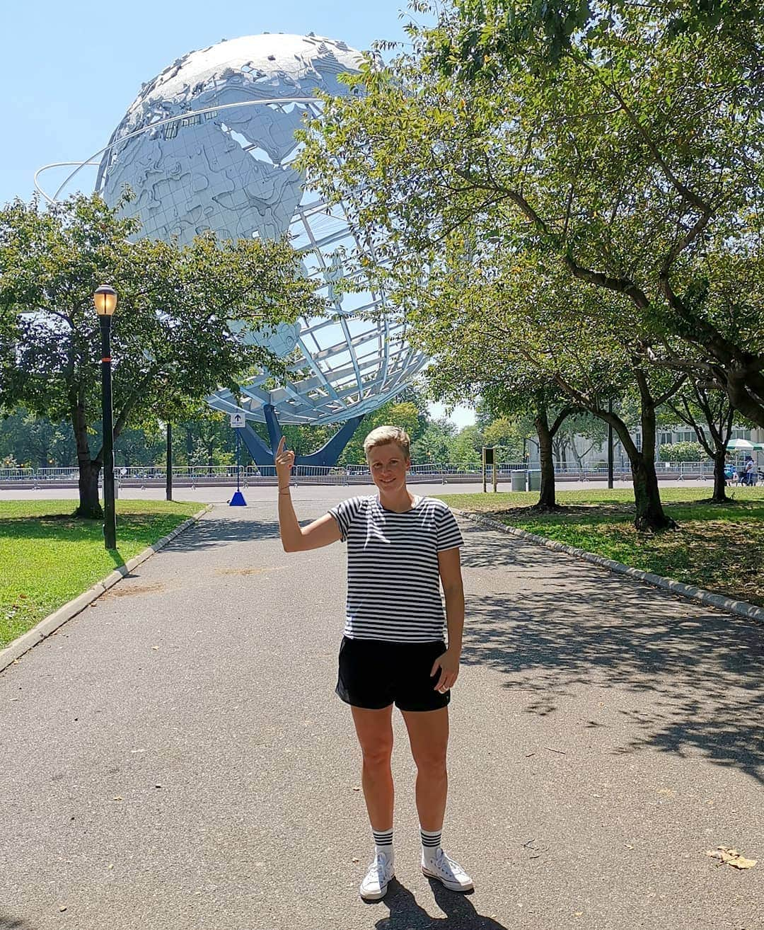 マチルダ・エコームのインスタグラム：「At least my other hand seems to be working alright 🌍☝️ #athlete #nyc #newyork #queens #pingpong #tabletennis #tabletennisplayer」