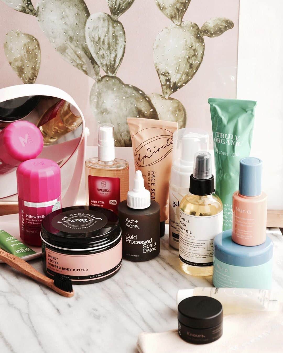 Weledaのインスタグラム：「Our Wild Rose 24H Deodorant and Skin Food Lip Butter are part of @makeupsessions clean beauty favorites that she picked up at @Urbanoutfitters ! 🌸 Select products have recently hit their shelves both online and in store!! #WeledaSkin」